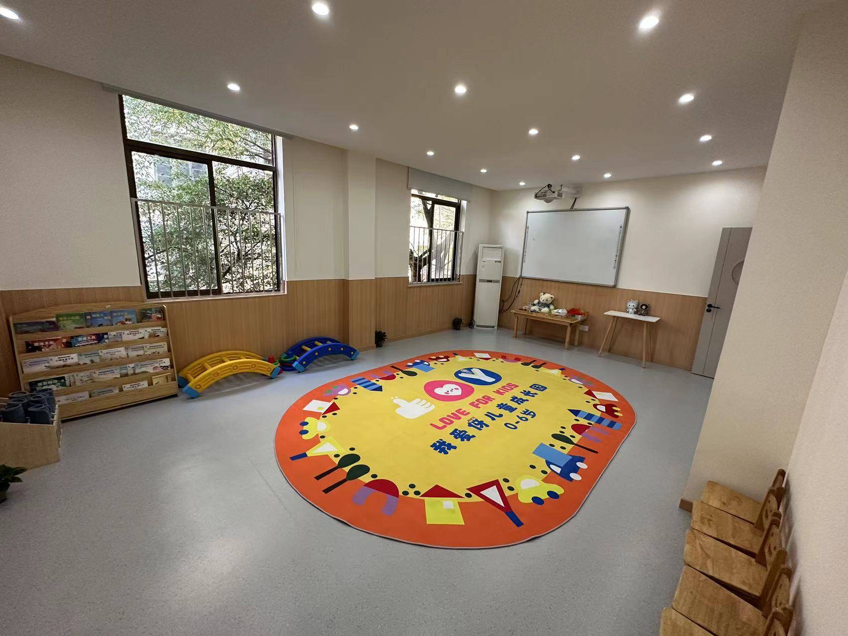 合肥家长间的新型货币：我爱伢的“托育课时”。一枚课时，可同时流通于蒙氏、艺术、运动、语言等多重“课程王国”，购买力惊人。